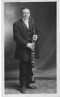 Prof. Robert Sauer with heckelphone #33